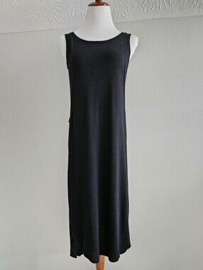 very J | Classic Black Sleeveless Midi Dress